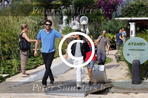 ibiza 26 september 2014
Opnames beste zanger van nederland bij hotel atzaro op ibiza. Rene Froger Jan Smit Xander de Buisonje Edsilia Rombley Andre Hazes jr vliegen daarna met prive vliegtuig naar Nederland