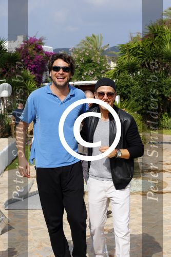 ibiza 26 september 2014
Opnames beste zanger van nederland bij hotel atzaro op ibiza. Rene Froger Jan Smit Xander de Buisonje Edsilia Rombley Andre Hazes jr vliegen daarna met prive vliegtuig naar Nederland