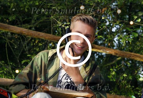 Haarzuilens 27 september 2015
Aktie om bomen te planten gepresenteerd door Beau v Erven Dorens en Angela Groothuizen.
oa Evelyn Struik Trijntje OOsterhuis Nick & Simon Marjan Berk Tineke Schouten Ruud Feltkamp en inge Ipenburg werken mee. Erik Arbores (L) en Ramon Beuk