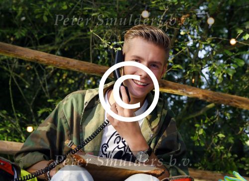 Haarzuilens 27 september 2015
Aktie om bomen te planten gepresenteerd door Beau v Erven Dorens en Angela Groothuizen.
oa Evelyn Struik Trijntje OOsterhuis Nick & Simon Marjan Berk Tineke Schouten Ruud Feltkamp en inge Ipenburg werken mee. Erik Arbores (L) en Ramon Beuk