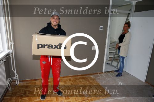 Vinkeveen 24 september 2015
Andre Hazes jr en zijn vriendin Monique gaan samen wonen in hun nieuwe huis.