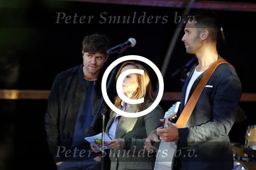 Haarzuilens 27 september 2015
Aktie om bomen te planten gepresenteerd door Beau v Erven Dorens en Angela Groothuizen.
oa Evelyn Struik Trijntje OOsterhuis Nick & Simon Marjan Berk Tineke Schouten Ruud Feltkamp en inge Ipenburg werken mee.