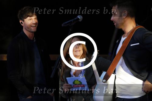 Haarzuilens 27 september 2015
Aktie om bomen te planten gepresenteerd door Beau v Erven Dorens en Angela Groothuizen.
oa Evelyn Struik Trijntje OOsterhuis Nick & Simon Marjan Berk Tineke Schouten Ruud Feltkamp en inge Ipenburg werken mee.