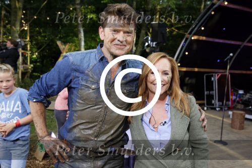 Haarzuilens 27 september 2015
Aktie om bomen te planten gepresenteerd door Beau v Erven Dorens en Angela Groothuizen.
oa Evelyn Struik Trijntje OOsterhuis Nick & Simon Marjan Berk Tineke Schouten Ruud Feltkamp en inge Ipenburg werken mee.