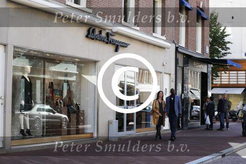 Amsterdam 19 september 2015
Annemarie v Gaal met nieuwe vriend Rhandy MacNack op de pc hooftstraat