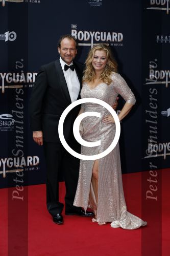 Utrecht 27 september 2015
Premiere the bodyguard met oa Romy Monteiro Mark v Eeuwen  Carolina Dijkhuizen en Patrick Martens. Antje Monteiro met vriend Dennis