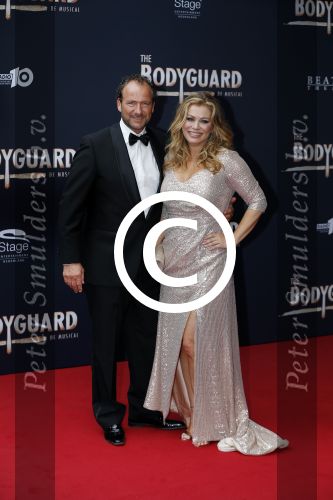 Utrecht 27 september 2015
Premiere the bodyguard met oa Romy Monteiro Mark v Eeuwen  Carolina Dijkhuizen en Patrick Martens. Antje Monteiro met vriend Dennis