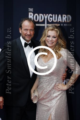 Utrecht 27 september 2015
Premiere the bodyguard met oa Romy Monteiro Mark v Eeuwen  Carolina Dijkhuizen en Patrick Martens. Antje Monteiro met vriend Dennis