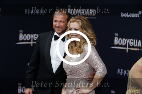 Utrecht 27 september 2015
Premiere the bodyguard met oa Romy Monteiro Mark v Eeuwen  Carolina Dijkhuizen en Patrick Martens. Antje Monteiro met vriend Dennis