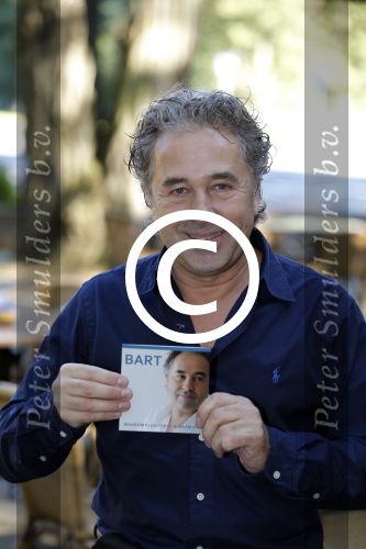 Hilversum 30 september 2015
Presentatie cd Bart Bosch. Bart zingt een liedje voor Jose Hoebee.