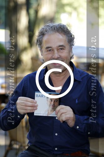 Hilversum 30 september 2015
Presentatie cd Bart Bosch. Bart zingt een liedje voor Jose Hoebee.