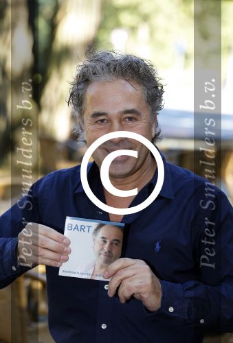 Hilversum 30 september 2015
Presentatie cd Bart Bosch. Bart zingt een liedje voor Jose Hoebee.