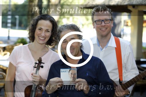 Hilversum 30 september 2015
Presentatie cd Bart Bosch. Bart zingt een liedje voor Jose Hoebee.
