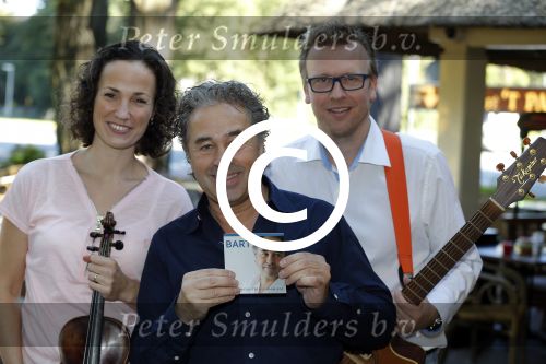 Hilversum 30 september 2015
Presentatie cd Bart Bosch. Bart zingt een liedje voor Jose Hoebee.