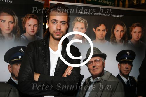 Amsterdam 16 september 2015
Perspresentatie Baantjer Live 2, Gaby Milder, Roben Mitchell van den Dungen, Hayo Kruijff, Nienke Sikkens, Beau Schneider, Peter Tuinman, Peter Romer. Erwin v Lambaart is de producent