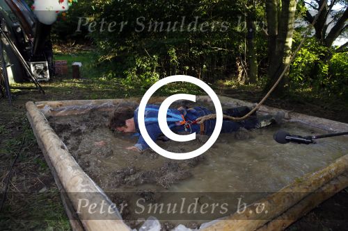 Haarzuilens 27 september 2015
Aktie om bomen te planten gepresenteerd door Beau v Erven Dorens en Angela Groothuizen.
oa Evelyn Struik Trijntje OOsterhuis Nick & Simon Marjan Berk Tineke Schouten Ruud Feltkamp en inge Ipenburg werken mee.