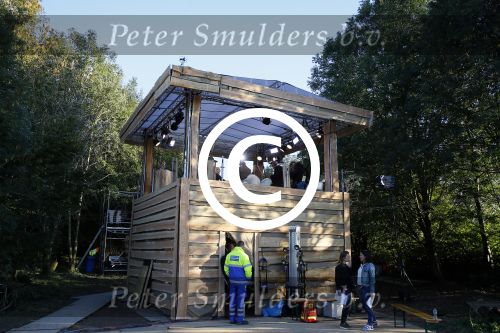 Haarzuilens 27 september 2015
Aktie om bomen te planten gepresenteerd door Beau v Erven Dorens en Angela Groothuizen.
oa Evelyn Struik Trijntje OOsterhuis Nick & Simon Marjan Berk Tineke Schouten Ruud Feltkamp en inge Ipenburg werken mee.