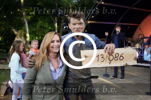 Haarzuilens 27 september 2015
Aktie om bomen te planten gepresenteerd door Beau v Erven Dorens en Angela Groothuizen.
oa Evelyn Struik Trijntje OOsterhuis Nick & Simon Marjan Berk Tineke Schouten Ruud Feltkamp en inge Ipenburg werken mee.