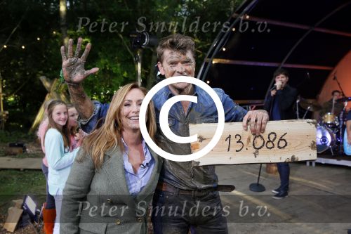 Haarzuilens 27 september 2015
Aktie om bomen te planten gepresenteerd door Beau v Erven Dorens en Angela Groothuizen.
oa Evelyn Struik Trijntje OOsterhuis Nick & Simon Marjan Berk Tineke Schouten Ruud Feltkamp en inge Ipenburg werken mee.