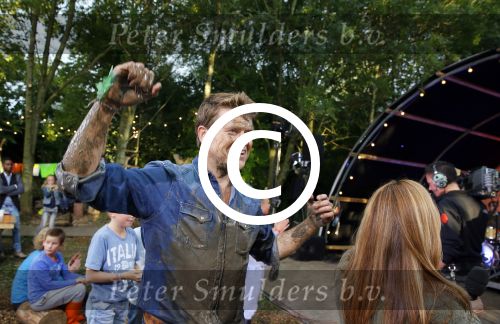 Haarzuilens 27 september 2015
Aktie om bomen te planten gepresenteerd door Beau v Erven Dorens en Angela Groothuizen.
oa Evelyn Struik Trijntje OOsterhuis Nick & Simon Marjan Berk Tineke Schouten Ruud Feltkamp en inge Ipenburg werken mee.