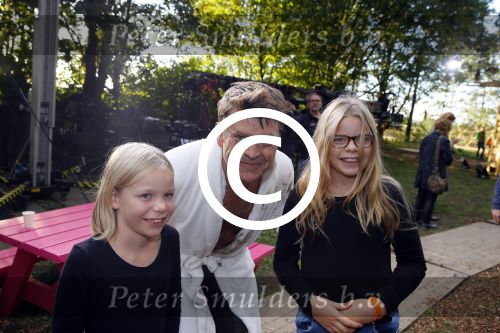 Haarzuilens 27 september 2015
Aktie om bomen te planten gepresenteerd door Beau v Erven Dorens en Angela Groothuizen.
oa Evelyn Struik Trijntje OOsterhuis Nick & Simon Marjan Berk Tineke Schouten Ruud Feltkamp en inge Ipenburg werken mee.
