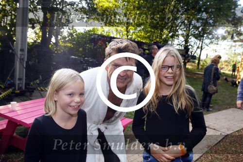 Haarzuilens 27 september 2015
Aktie om bomen te planten gepresenteerd door Beau v Erven Dorens en Angela Groothuizen.
oa Evelyn Struik Trijntje OOsterhuis Nick & Simon Marjan Berk Tineke Schouten Ruud Feltkamp en inge Ipenburg werken mee.