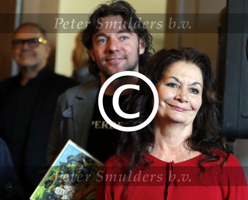 Baarn 4 oktober 2015
Presentatie boek Belinda Meuldijk in kasteel Groeneveld.
Aanwezig Thierry Duval Rob de Nijs Henriette de Nijs Julis Joshi en Robert.
Willeke Alberti krijgt het eerste boek.