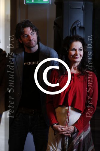Baarn 4 oktober 2015
Presentatie boek Belinda Meuldijk in kasteel Groeneveld.
Aanwezig Thierry Duval Rob de Nijs Henriette de Nijs Julis Joshi en Robert.
Willeke Alberti krijgt het eerste boek.