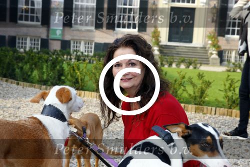 Baarn 4 oktober 2015
Presentatie boek Belinda Meuldijk in kasteel Groeneveld.
Aanwezig Thierry Duval Rob de Nijs Henriette de Nijs Julis Joshi en Robert.
Willeke Alberti krijgt het eerste boek.
