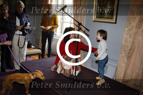 Baarn 4 oktober 2015
Presentatie boek Belinda Meuldijk in kasteel Groeneveld.
Aanwezig Thierry Duval Rob de Nijs Henriette de Nijs Julis Joshi en Robert.
Willeke Alberti krijgt het eerste boek.