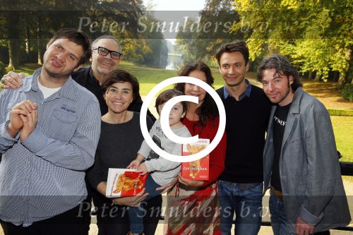 Baarn 4 oktober 2015
Presentatie boek Belinda Meuldijk in kasteel Groeneveld.
Aanwezig Thierry Duval Rob de Nijs Henriette de Nijs Julis Joshi en Robert.
Willeke Alberti krijgt het eerste boek.