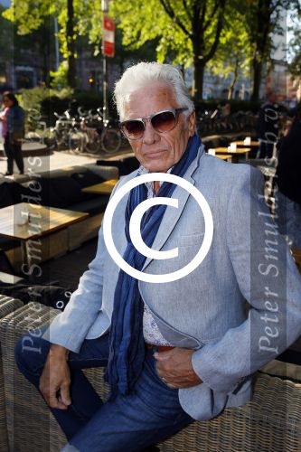 Amsterdam 30 september 2015
Boekpresenatie Joop van Tellingen in Players. Aanwezig Dennis Ria Nathalie en Fender v Tellingen alsmede rest van de familie. Ben Cramer