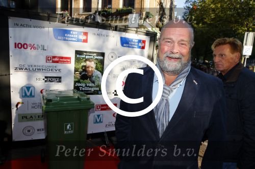 Amsterdam 30 september 2015
Boekpresenatie Joop van Tellingen in Players. Aanwezig Dennis Ria Nathalie en Fender v Tellingen alsmede rest van de familie. Bert Simhoffer