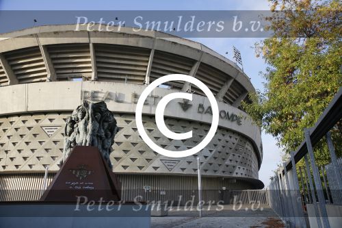 Sevilla 13/14 oktober 2015
Rafael v d Vaart heeft bezoek van zijn vriendin Christie die bij hem op bezoek is in zijn huis in Sevilla. Voetbalstadion Sevilla