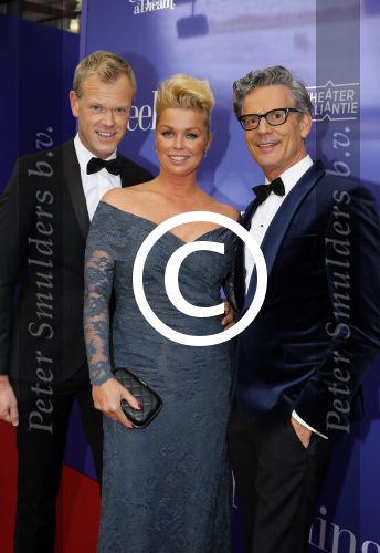 Amsterdam 11 oktober 2015
Premiere de tweeling in het nieuwe de la mar theater
Bridget Maasland en Leon de Ruyter (Links ) en rechts kapper/Stylist Theo