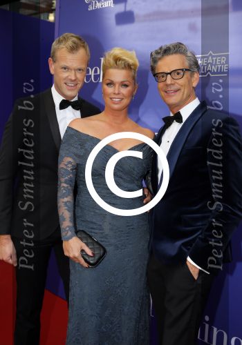 Amsterdam 11 oktober 2015
Premiere de tweeling in het nieuwe de la mar theater
Bridget Maasland en Leon de Ruyter (Links ) en rechts kapper/Stylist Theo