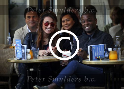 Amsterdam 9 oktober 2015
Bryan Roy met een vriendin Stephanie Groenteman op terras.