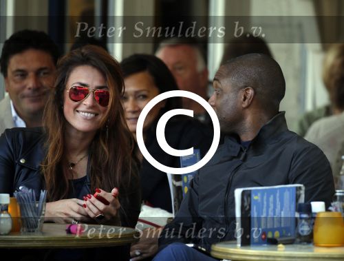Amsterdam 9 oktober 2015
Bryan Roy met een vriendin Stephanie Groenteman op terras.