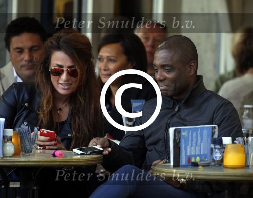 Amsterdam 9 oktober 2015
Bryan Roy met een vriendin Stephanie Groenteman op terras.