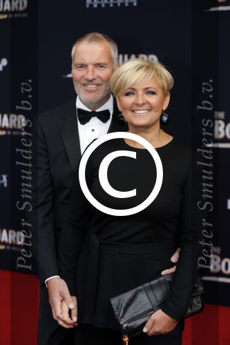 Utrecht 27 september 2015
Premiere the bodyguard met oa Romy Monteiro Mark v Eeuwen  Carolina Dijkhuizen en Patrick Martens. Caroline Tensen met man ErnstJan Smids