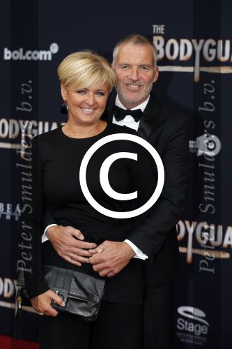 Utrecht 27 september 2015
Premiere the bodyguard met oa Romy Monteiro Mark v Eeuwen  Carolina Dijkhuizen en Patrick Martens. Caroline Tensen met man ErnstJan Smids