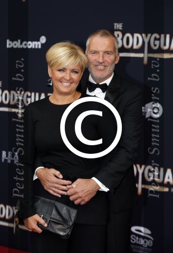 Utrecht 27 september 2015
Premiere the bodyguard met oa Romy Monteiro Mark v Eeuwen  Carolina Dijkhuizen en Patrick Martens. Caroline Tensen met man ErnstJan Smids