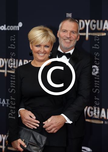 Utrecht 27 september 2015
Premiere the bodyguard met oa Romy Monteiro Mark v Eeuwen  Carolina Dijkhuizen en Patrick Martens. Caroline Tensen met man ErnstJan Smids