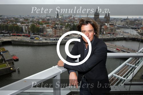 Amsterdam 5 oktober 2015
Presentatie boek inge Ipenburg bij het double Tree hotel.
Jan Kooijman ontvangt het eerste boek. Casper v Bohemen
