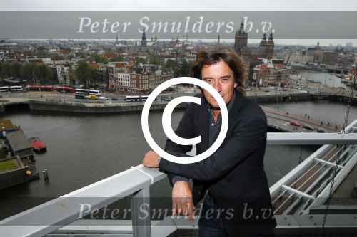 Amsterdam 5 oktober 2015
Presentatie boek inge Ipenburg bij het double Tree hotel.
Jan Kooijman ontvangt het eerste boek. Casper v Bohemen