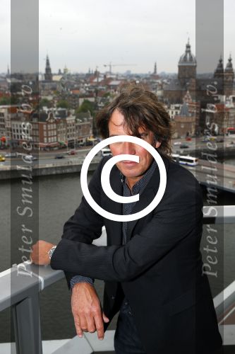 Amsterdam 5 oktober 2015
Presentatie boek inge Ipenburg bij het double Tree hotel.
Jan Kooijman ontvangt het eerste boek. Casper v Bohemen