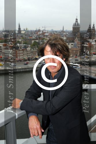Amsterdam 5 oktober 2015
Presentatie boek inge Ipenburg bij het double Tree hotel.
Jan Kooijman ontvangt het eerste boek. Casper v Bohemen
