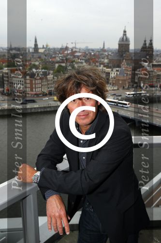 Amsterdam 5 oktober 2015
Presentatie boek inge Ipenburg bij het double Tree hotel.
Jan Kooijman ontvangt het eerste boek. Casper v Bohemen