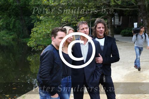 Amsterdam, 21 September 2015
Perspresentatie Dokter Tinus  Dr. Tinus
Cast met Thom Hoffman, Tygo Gernandt, Jennifer Hoffman en Job Bovenlander