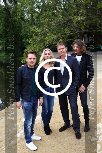Amsterdam, 21 September 2015
Perspresentatie Dokter Tinus  Dr. Tinus
Cast met Thom Hoffman, Tygo Gernandt, Jennifer Hoffman en Job Bovenlander